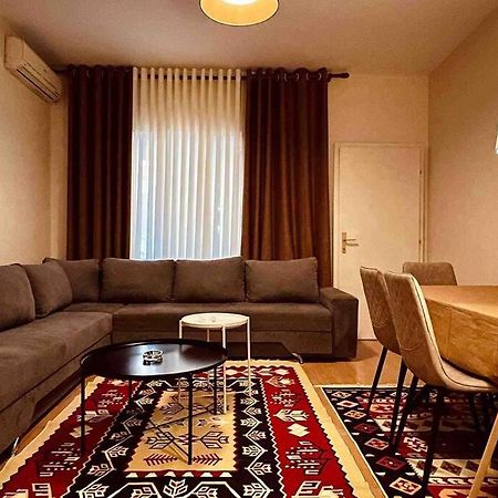 Zarlett House, Pazari Ri ,Villa With Garden,Parking تيرانا المظهر الخارجي الصورة